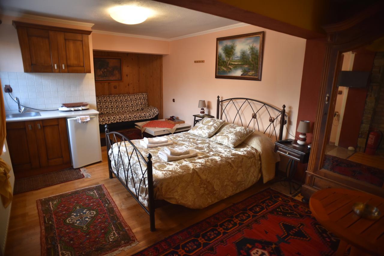 Santa Marina Guesthouse Като-Лутракі Екстер'єр фото