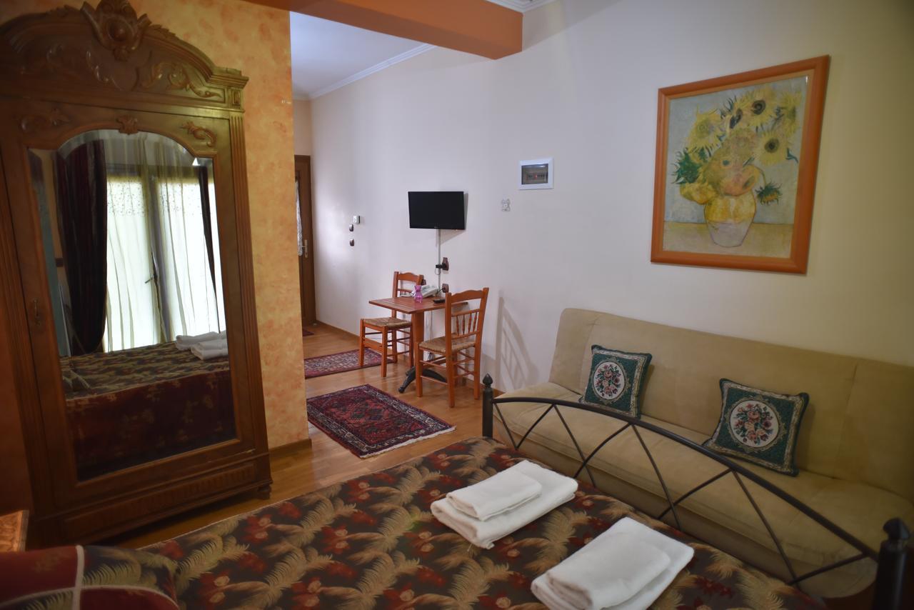 Santa Marina Guesthouse Като-Лутракі Екстер'єр фото